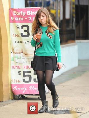 Jennette McCurdy - Jennette McCurdy takes a stroll with a red smoothie - Los Angeles, California, United States - Sunday...