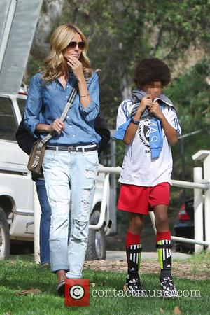 Heidi Klum and Henry Samuel - Heidi Klum and Seal watch their kids play soccer in Brentwood - Los Angeles,...