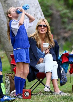 Heidi Klum and Leni Samuel - Heidi Klum and Seal watch their kids play soccer in Brentwood - Los Angeles,...