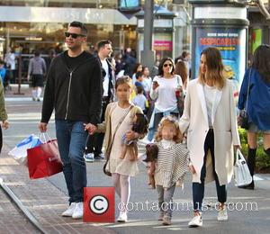 Jessica Alba, Cash Warren, Honor Warren and Haven Warren - Jessica Alba and husband Cash Warren take their daughters shopping...