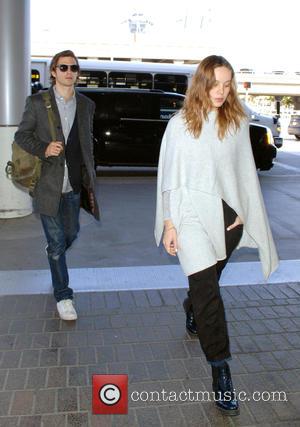 Brie Larson - Brie Larson at Los Angeles International Airport with a male companion at LAX - Los Angeles, California,...