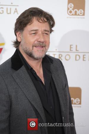 Russell Crowe - Shots of a variety of stars as they arrived to the Madrid premiere of Russel Crowes latest...