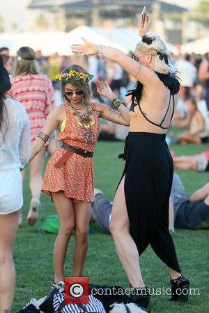 Sarah Hyland - Celebrities at Coachella 2015 at Coachella - Indio, California, United States - Saturday 11th April 2015