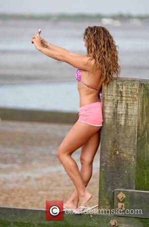 Pascal Craymer - Pascal Craymer relaxes on a beach in Essex at Leigh on Sea Beach - London, United Kingdom...