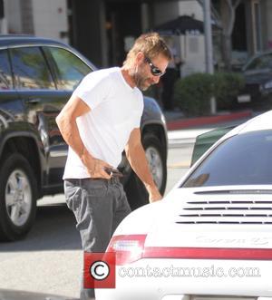 Aaron Eckhart - Aaron Eckhart drives his white Porsche and has lunch in Beverly Hills - Los Angeles, California, United...