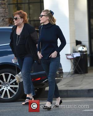 Kirsten Dunst , Inez Rupprecht - Kirsten Dunst and her mother Inez Rupprecht have lunch at Joan's on Third -...