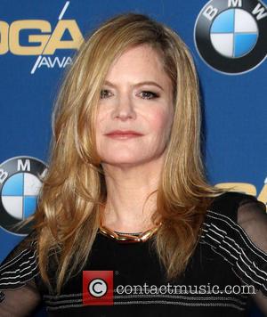 Jennifer Jason Leigh: 'Kurt Russell Felt Terrible After Smashing Guitar'