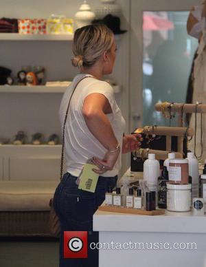 Hilary Duff - Hilary Duff acting camera shy while shopping at Jill Roberts at beverly hills - Beverly Hills, California,...