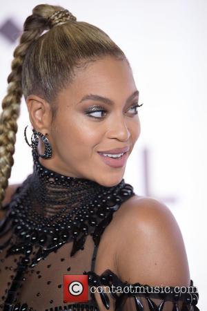 Beyonce Expected To Learn Gender Of Twins "In Two Weeks" 