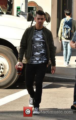 DNCE frontman Joe Jonas strolling in TriBeCa - Manhattan, New York, United States - Tuesday 18th October 2016