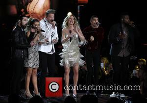 Jennifer Nettles and Pentatonix