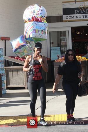 Kelly Rowland leaving Bristol Farms with a handful of birthday balloons in Beverly Hills. Kelly is seen struggling to fit...