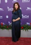 Pregnant Hillary Scott Braves Heat To Perform At Stagecoach