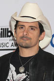 Brad Paisley Mocks Westboro Baptist Church With Funny Selfie