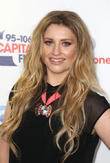 Ella Henderson Holds Firm At No.1 With ‘Ghosts’ 