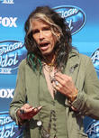 Steven Tyler Joins Moscow Busker For Impromptu Performance Of ‘I Don’t Want To Miss A Thing’