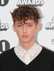 Troye Sivan Admits 'Blue Neighbourhood' Video Was His First Onscreen Guy Kiss - Video