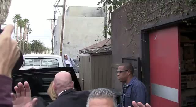 Jay-Z And Beyonce Snapped Leaving LA Resturant With Daughter Blue Ivy